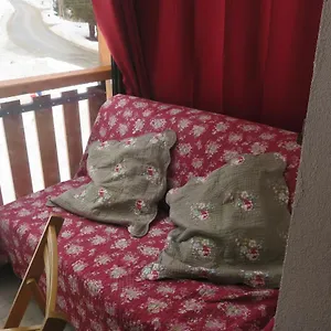 Au Calme Face Aux Montagnes Dans Station De Appartement